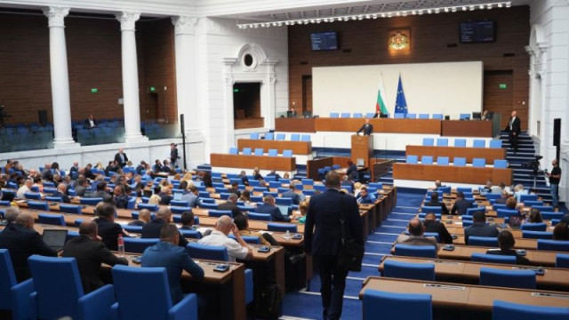 Изгониха влогъра Симон Милков от НС